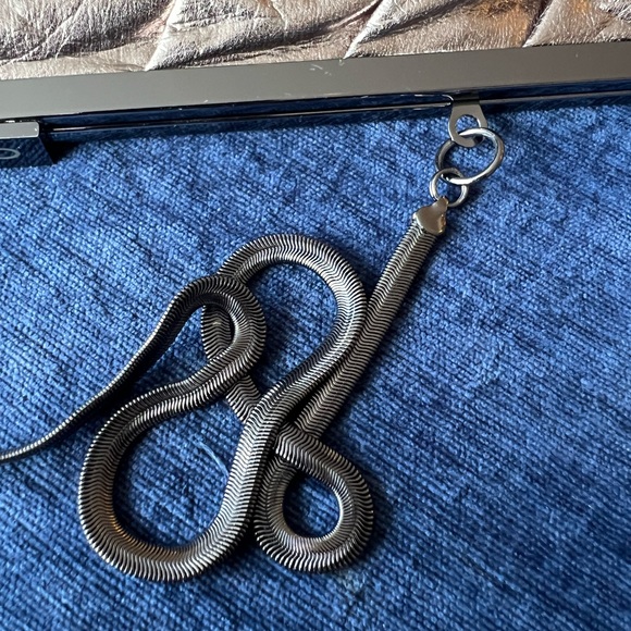 Aldo Metallic Silver-Gold Folded Clutch Gunmetal Herringbone Chain - Picture 9 of 9